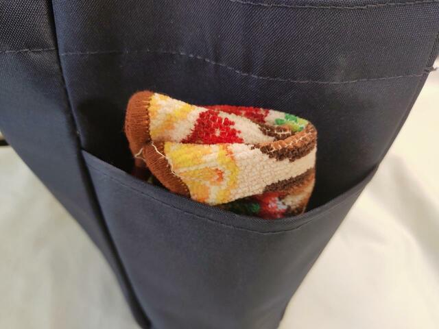 ハンカチなど、さっと取り出したいモノを入れる方法も