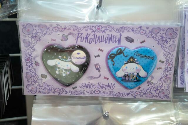 ツイン缶バッジ 880円｜グッズ｜サンリオピューロランド ハロウィーンスペシャルイベント「PUROHALLOWEEN」