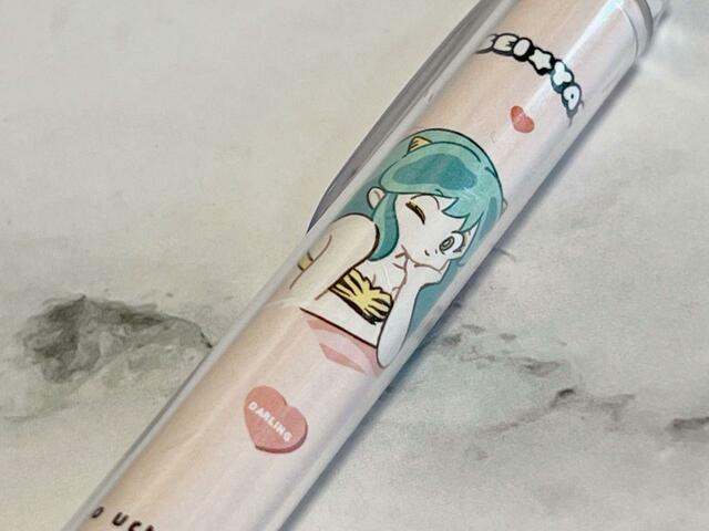 【100円ショップ×うる星やつら】ピンクはウィンクをしているラムちゃんのデザイン