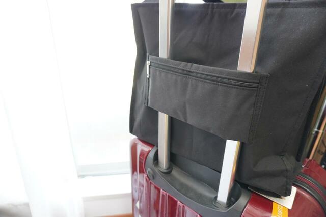 キャリーケースにベルトを通せる