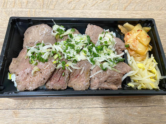 特上&上&コリコリタン食べ比べ弁当　￥2,210（ウーバー価格/配送料別）