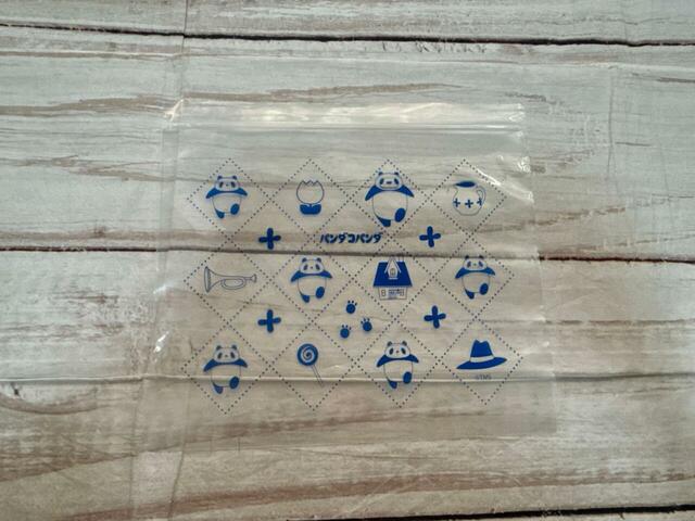 ジッパーバッグにもかわいいパンダコパンダのイラスト入り！