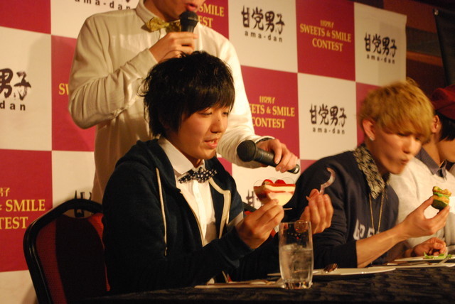 『甘党男子』イベント／スイーツスマイルコンテスト・食レポ審査
