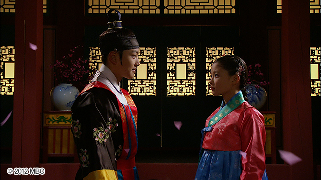 『太陽を抱く月』　© 2012 MBC