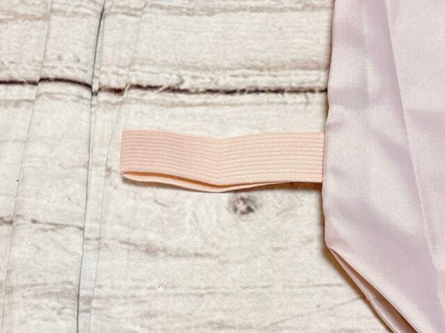 サイドにはゴムベルト付きで、使わないときはコンパクトにまとめられる仕様