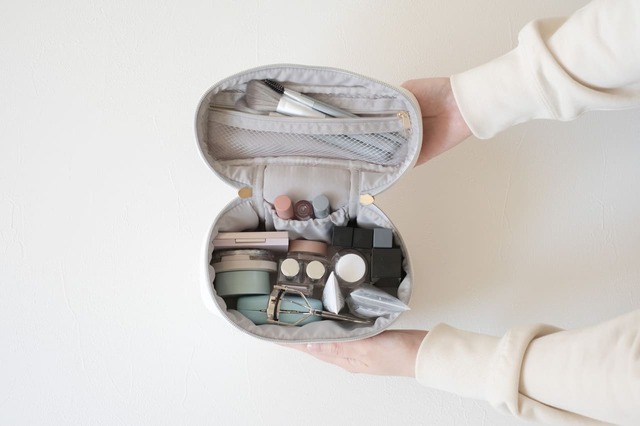 【リラックマ】「バニティポーチ」コスメなどの収納に！