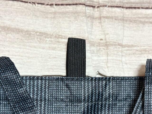 ゴムバンド付きでコンパクトにまとめて持ち運べる！