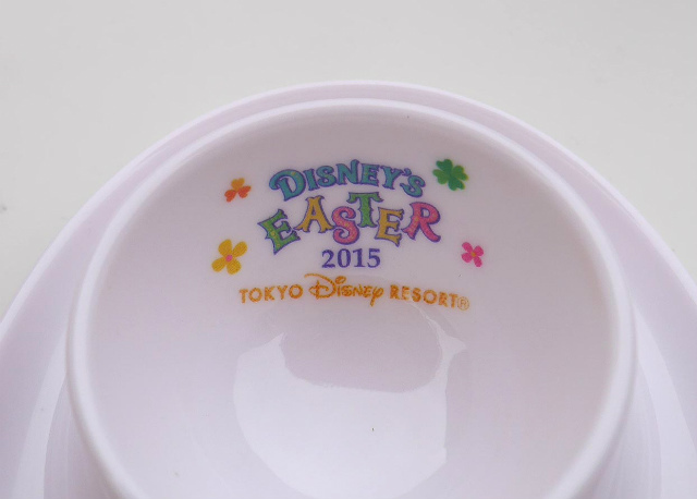 18　フィナンシェ、スーベニアエッグスタンド（内側）／東京ディズニーランド「ディズニー・イースター2015」©Disney