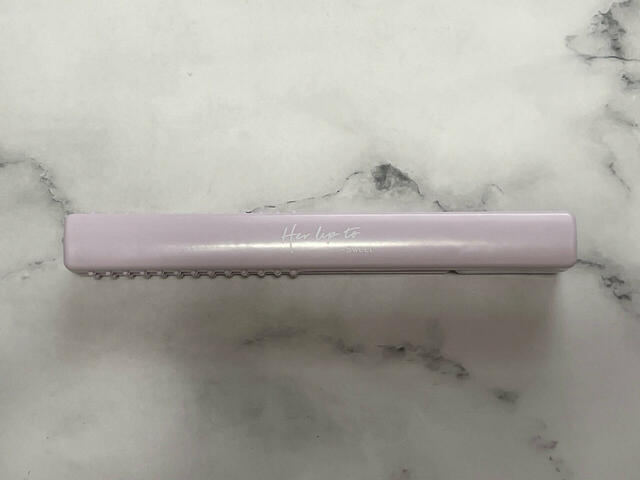 フロントにはHer lip toのロゴ入り!