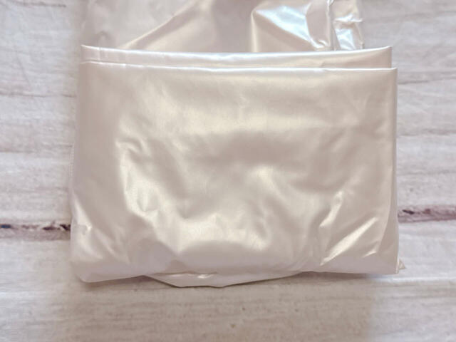 ポケットのサイズに合わせて下から折りたたんでいきます