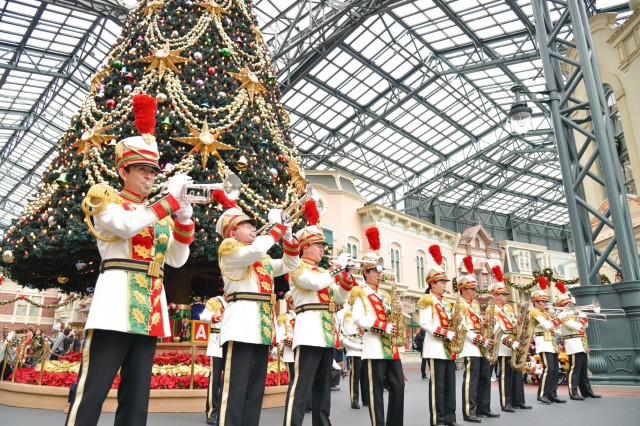 ディズニー クリスマスでロマンティックな生演奏 東京ディズニーランド バンドはサックス増々レア編成 ディズニー特集 ウレぴあ総研