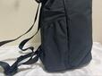 【ユニクロ　ドローストリングバックパック】両サイドにもポケット付き。水筒や折りたたみ傘を収納可能