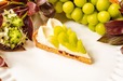 【葡萄とレアチーズのタルト～ はちみつの香り～】みずみずしい葡萄とレアチーズの濃厚な味わい！