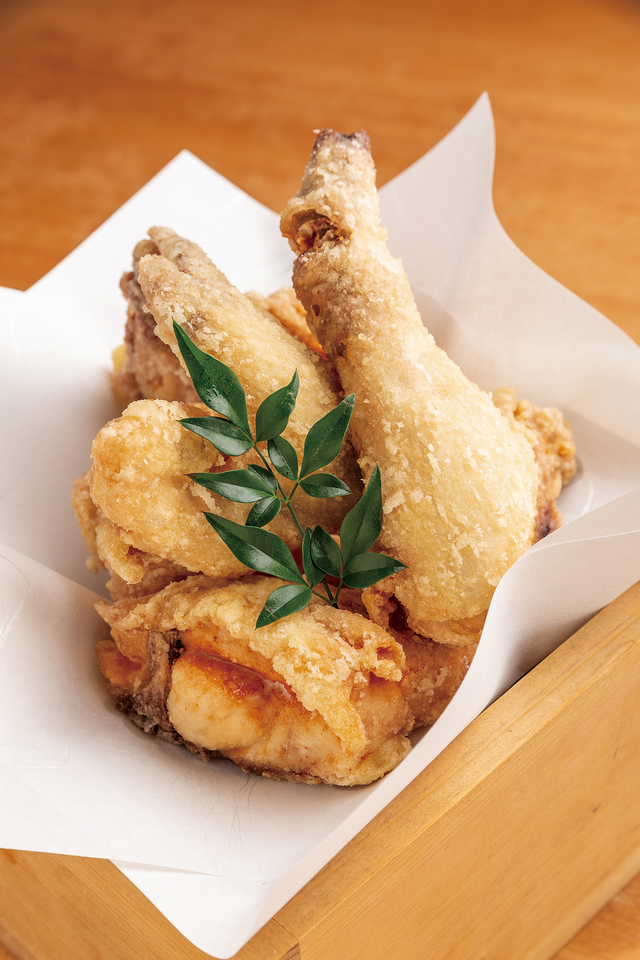 若鶏の骨付き豪快揚げ 1,480円（税別）｜中目黒 彩