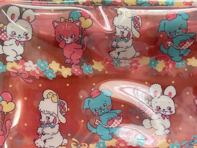 カラフルな総柄がノスタルジックでキュート！