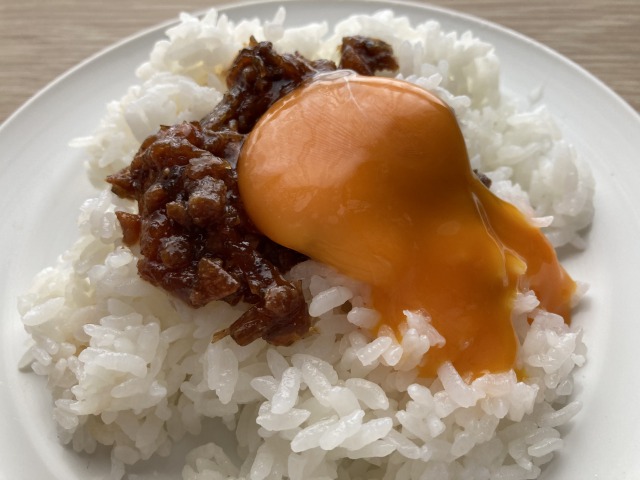 【久世福商店 食べる、すき焼き】とろ〜り卵が絡んで絶品。