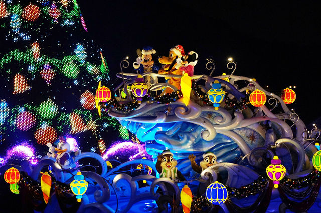 カラー・オブ・クリスマス　キャラクター達が乗る船