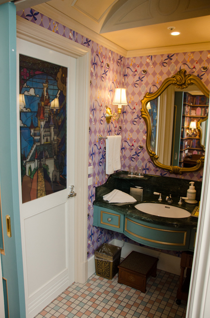 東京ディズニーランドホテル「ディズニー美女と野獣ルーム」©Disney