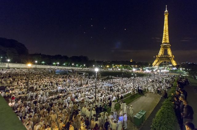 超優雅な“白”で統一されたパーティー「ディネ・アン・ブラン」