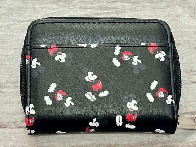 背面にはポケットが1つついています