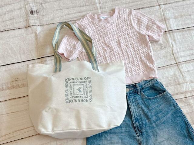 春らしいピンクのケーブルニットに合わせて♪セージカラーが映えます！