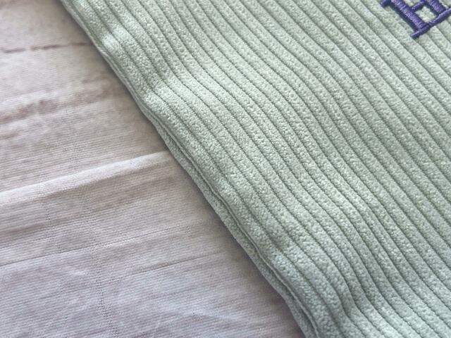 素材はポリエステルのコーデュロイ生地