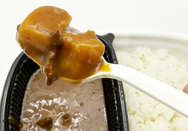 丼チェーンのもう一つの定番メニュー、カレーを食べ比べしちゃいます