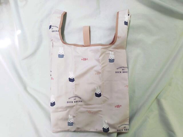 【ニトリ デコホーム】ミッフィーのエコバッグ：落ち着いたアイボリーカラー（表）