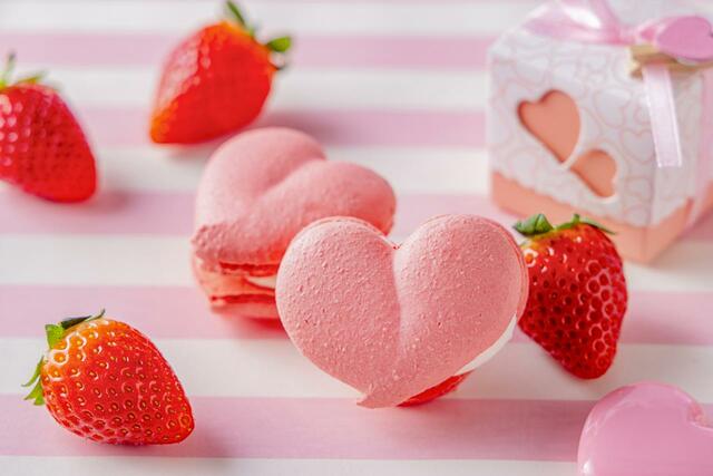 幸せが訪れるハートマカロン【ヒルトン東京『ストロベリー・ハートファクトリー』いちごスイーツビュッフェ】