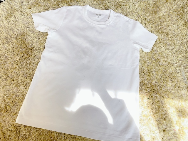 【ユニクロ　クルーネックTシャツ（半袖）】ほどよい光沢感とシワになりにくさが人気