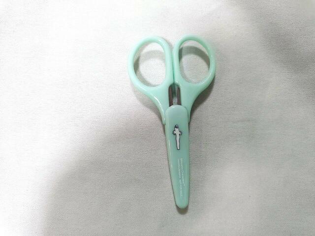 はさみのカラーは、パステルグリーン