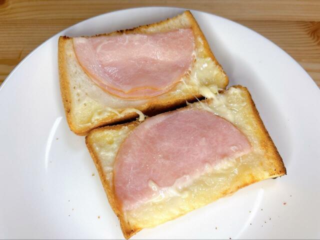 【TULLY'S クロックムッシュのホットサンド セット】ハムが2枚も入っています