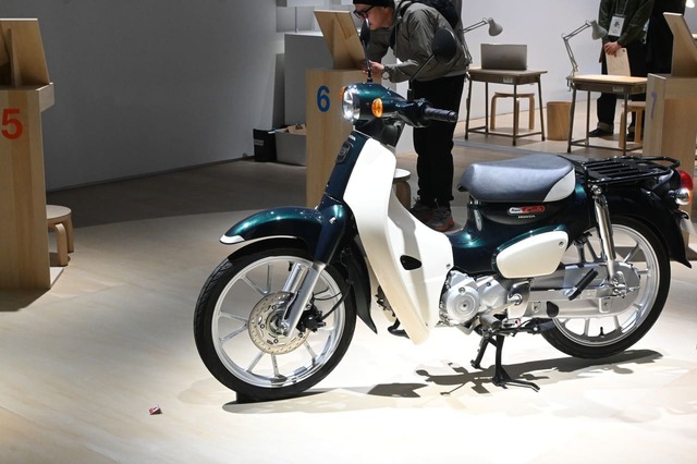 【デザインあ展neo】「デッサンあ」／さまざまな角度から、みんなで描いてみよう！大人のほうがのめり込んで楽しんでしまいそう