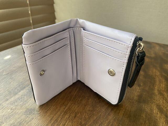 【niko and...　オリジナル二つ折りL字財布】カードポケットは4つ。その下にも2つ横から差し込めるポケットが付いています