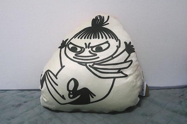 【salut!】クッションブランケット／2,200円（税込）