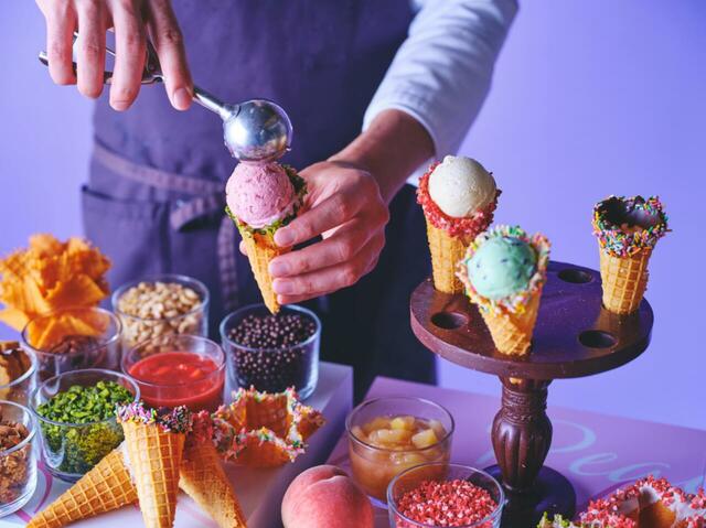 「DIYアイスクリーム」＜期間：2025年7月25日～8月31日＞【【コンラッド大阪】アイスを自由にトッピング♪“DIYアイスクリーム“が楽しめる「ピーチ＆アイスクリームスイーツビュッフェ」開催】