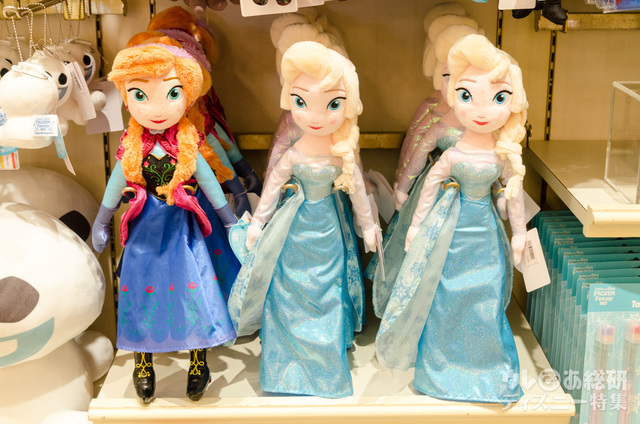 ぬいぐるみ( アナ、エルサ)各¥3,500