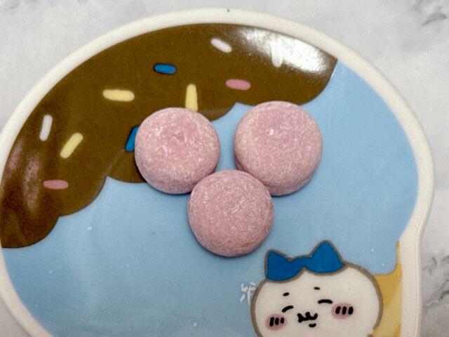 チョコの食感とラムネの食感が楽しい！フルーティーな味も◎