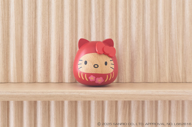 【ハローキティ 木製だるま】2,200円（税込）