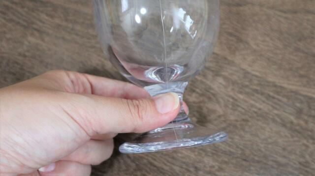 【プラキラ ワイングラス】樹脂製ながら、ガラス製のステムグラスと同等の重みあり