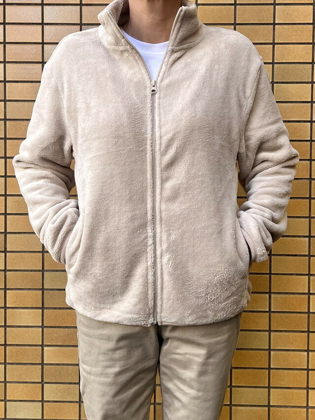 【トライアル WOMEN シルキーフリースジャケット】Mサイズを着用。コーデを選ばずさらりと着られます。