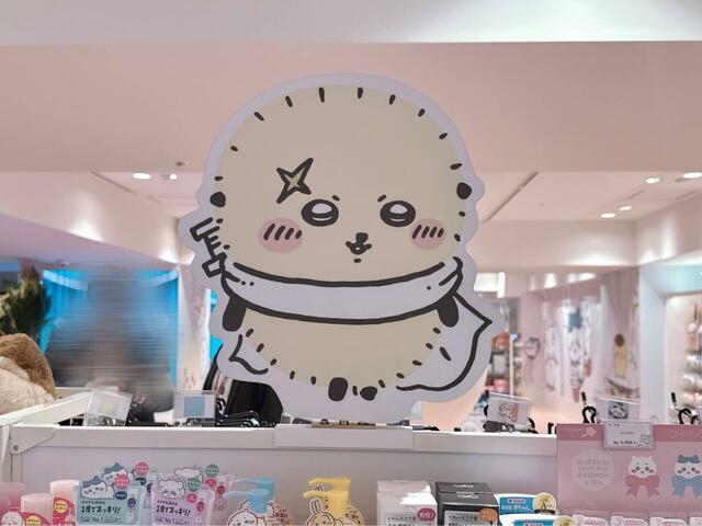 陳列棚上部でかっこいいラッコを発見!