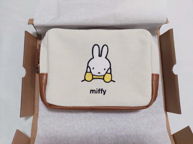 丁寧に梱包されている