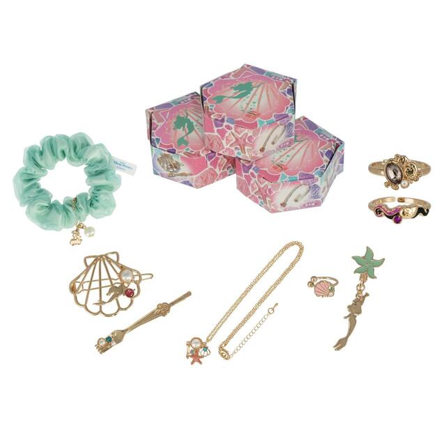 アクセサリー 1,800円｜東京ディズニーシー開園24周年グッズ｜販売店舗：東京ディズニーシー「エンポーリオ」｜発売日：2025年9月4日（木）