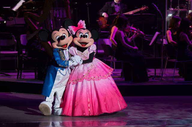 バレンタイン・ナイト 2016 「Love is Wonderful」ミッキーマウス・ミニーマウス 撮影:YOSHI