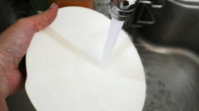 【meliordesign（メリオールデザイン） プレートM】水の力で食品の油汚れも落ちます