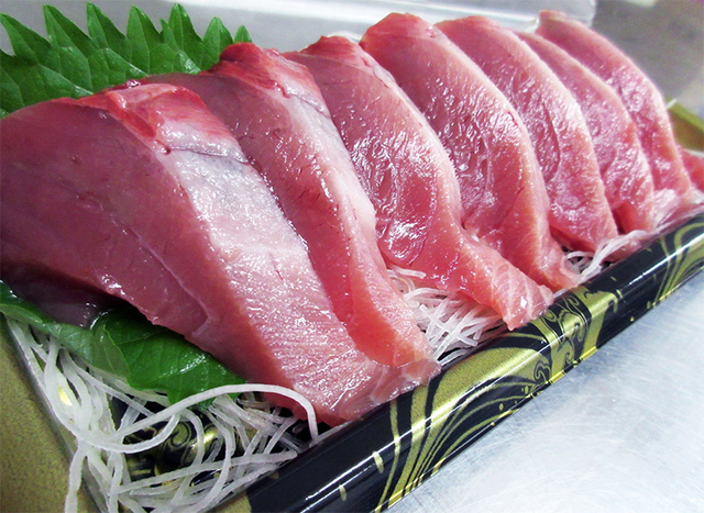 【角上魚類の「ご飯に合う魚＆惣菜」ランキング 4位】「カツオ刺身」1パック　時価（400～450円（税込）前後）
