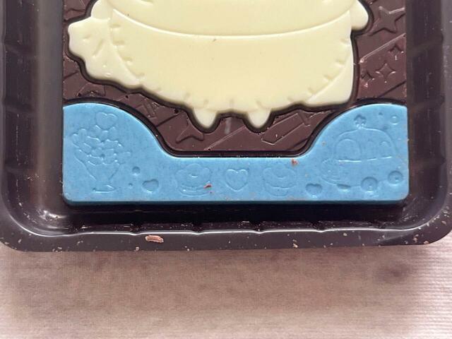 ラッコが愛するパフェや愛車も描かれています♪