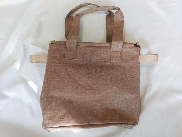 裏面は、シンプルな無地