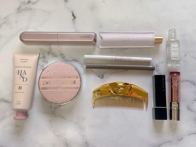 コードレスの前髪アイロンも収納できちゃう大容量！